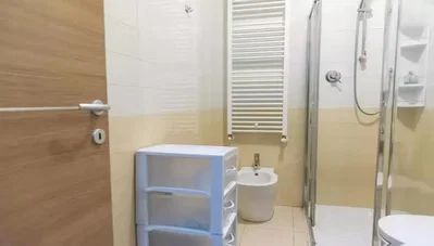 مرحاض; أرضية من البلاط, ضوء طبيعي