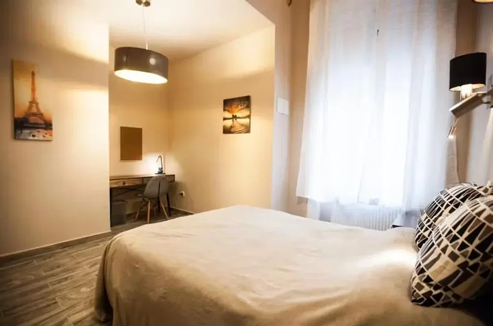 Bedroom; natural light, modern style