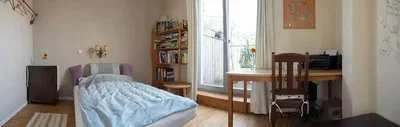 Camera da letto; luce naturale, pavimento in legno