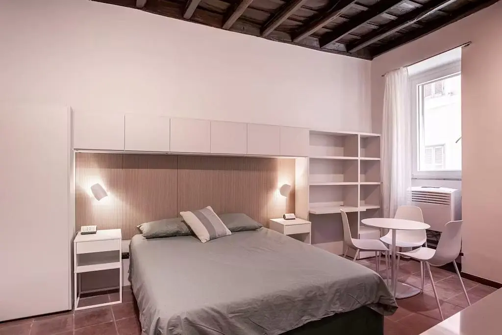 Schlafzimmer; fliesenboden, tageslicht, moderner stil