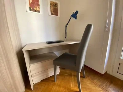 Kinderzimmer; holzboden, tageslicht