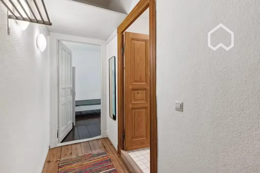 Cloakroom; wood floor, natural light