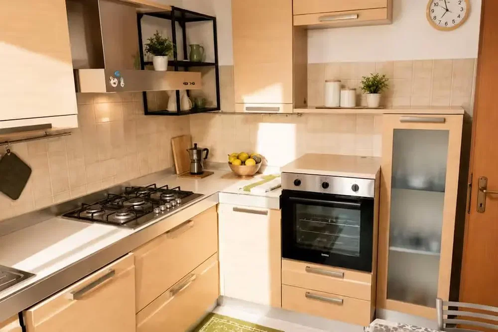 Cucina; elettrodomestici, luce naturale, stile moderno, ristrutturato