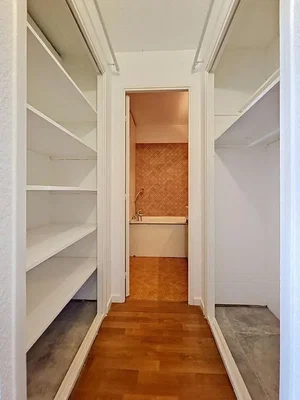 Garderobe; holzboden, fliesenboden