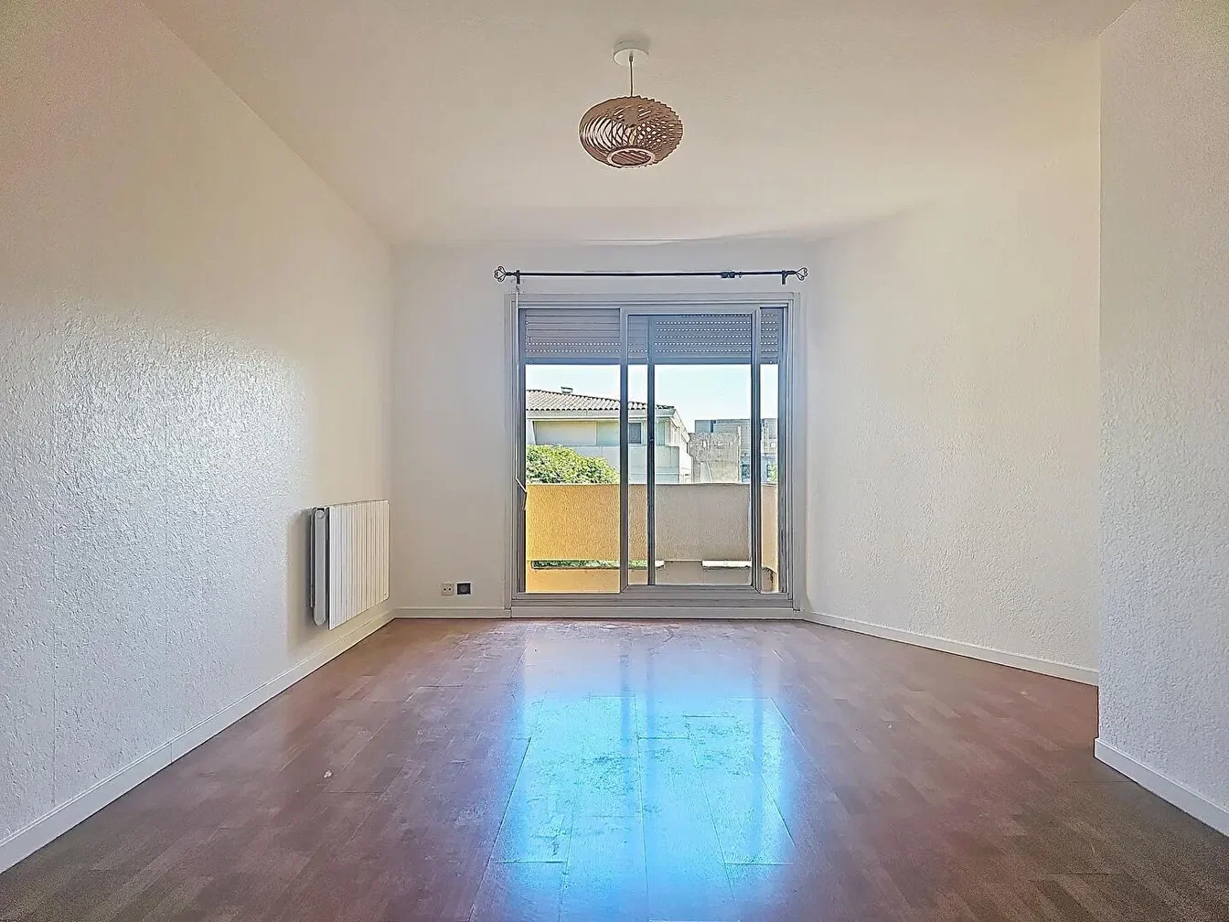 Wohnzimmer; tageslicht, holzboden