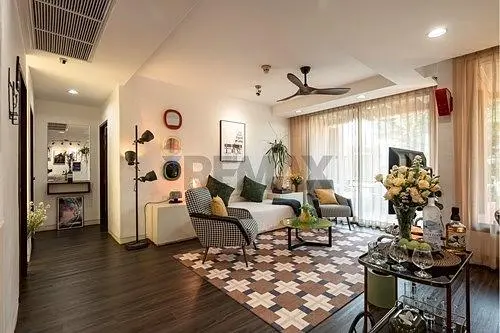 Wohnzimmer; tageslicht, holzboden, moderner stil