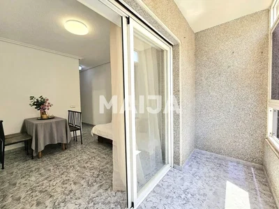 Schlafzimmer; fliesenboden, tageslicht