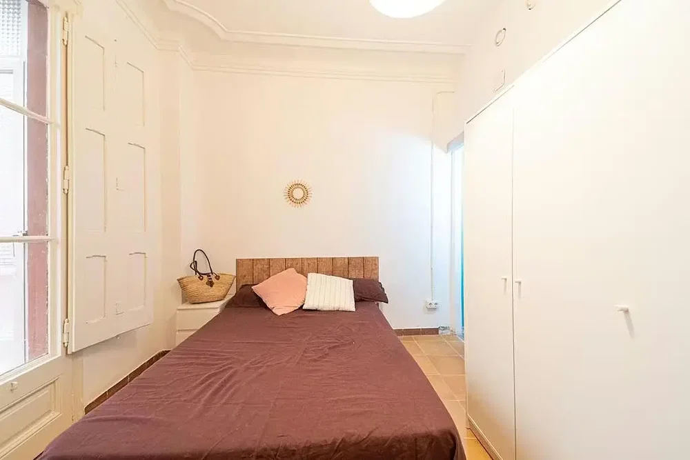 Schlafzimmer; tageslicht, holzboden