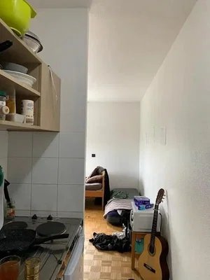 Küche; renovierungsbedürftig, fliesenboden, holzboden