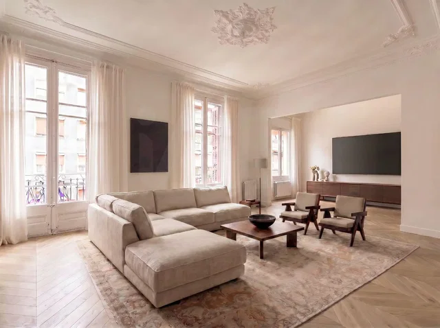 Wohnzimmer; tageslicht, holzboden, moderner stil