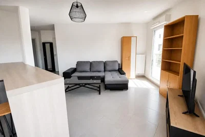 Salon; carrelage, lumière naturelle