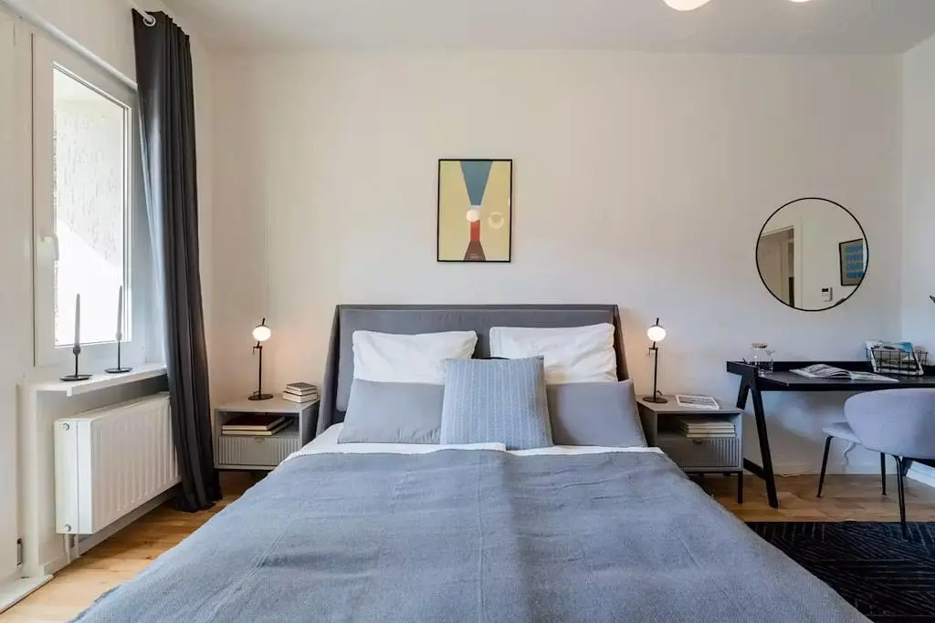 Schlafzimmer; tageslicht, moderner stil