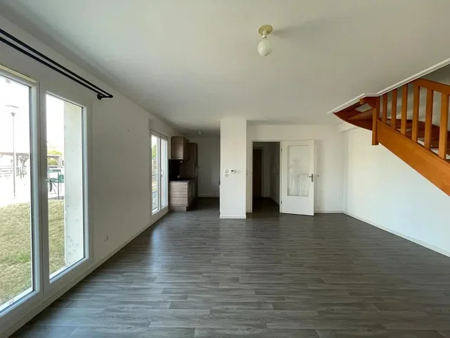 Salon; lumière naturelle, parquet
