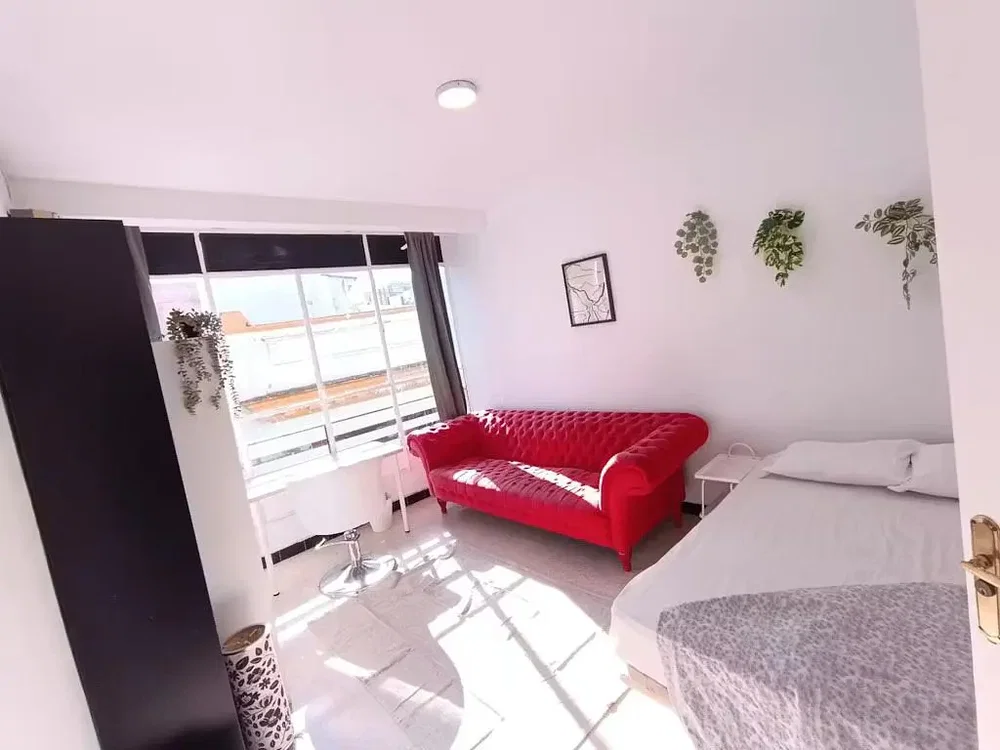 Camera da letto; luce naturale, stile moderno