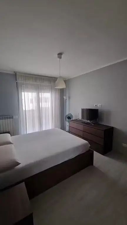 Schlafzimmer; tageslicht, fliesenboden