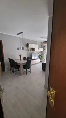 Wohnzimmer; fliesenboden, tageslicht