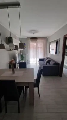 Wohnzimmer; tageslicht, fliesenboden