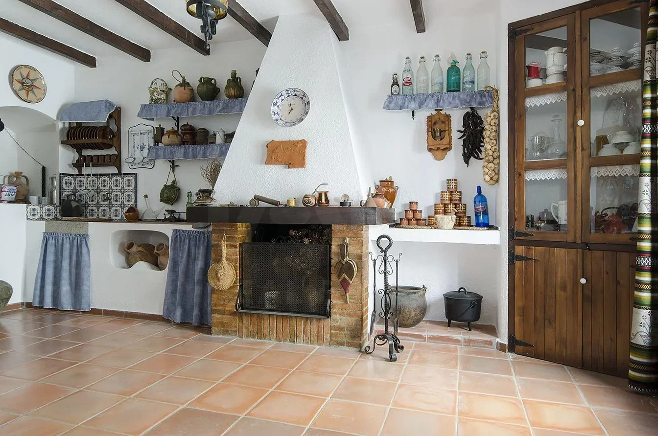 Cuisine; carrelage, cheminée