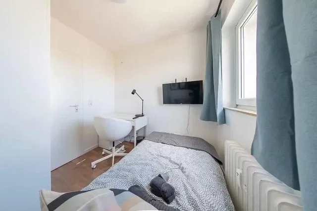 Bedroom; natural light, tile floor