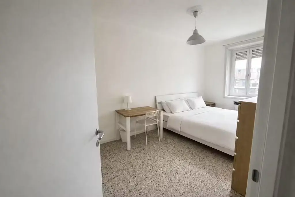 Schlafzimmer; tageslicht, fliesenboden