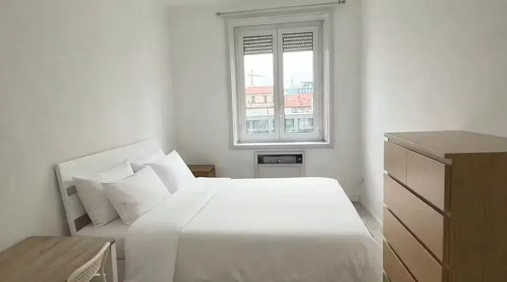 Schlafzimmer; tageslicht, holzboden