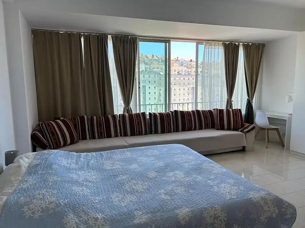 Schlafzimmer; blick, fliesenboden, tageslicht