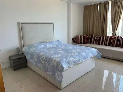 Schlafzimmer; fliesenboden, tageslicht