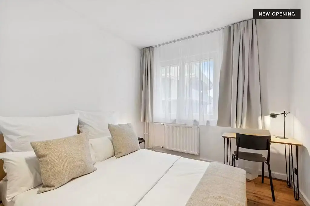 Bedroom; natural light, wood floor, modern style
