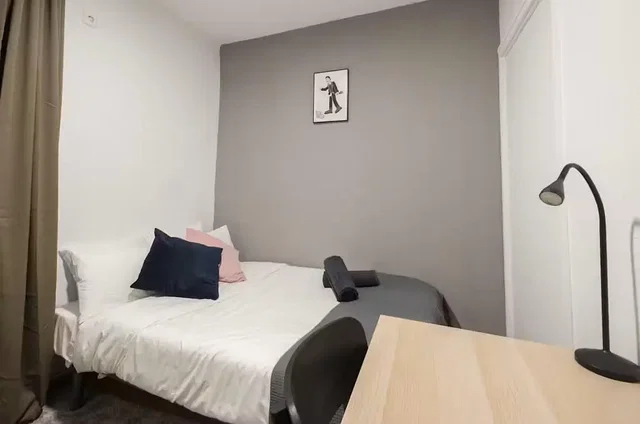 Bedroom; natural light, modern style