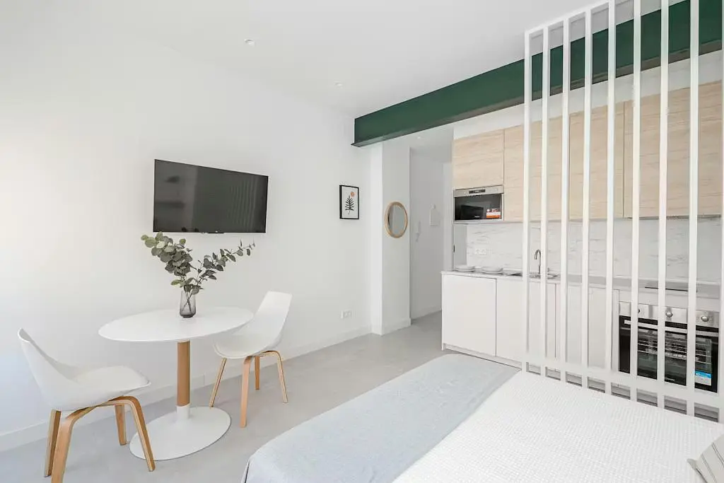Cucina; elettrodomestici, luce naturale, stile moderno, ristrutturato