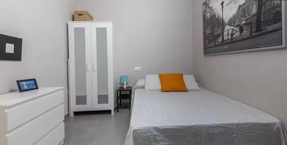 Spálňa; prirodzené svetlo, moderný štýl