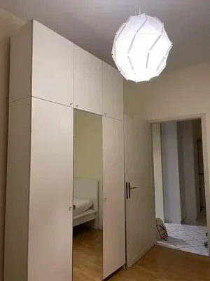 Camera da letto; pavimento in legno, luce naturale