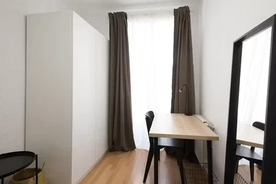 Altro; pavimento in legno, luce naturale
