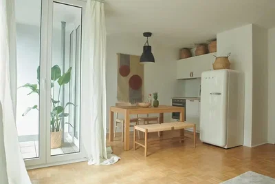 Cucina; elettrodomestici, luce naturale, stile moderno