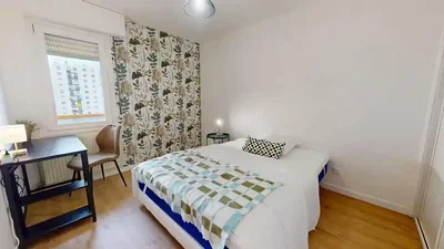 Schlafzimmer; holzboden, tageslicht