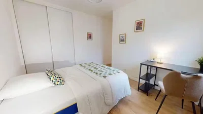 Schlafzimmer; tageslicht, holzboden