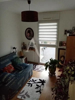 Wohnzimmer; holzboden, tageslicht