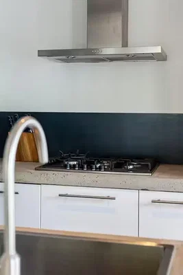 Cozinha; eletrodomésticos, luz natural