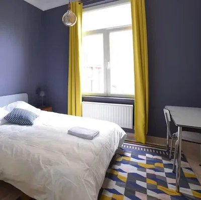 Camera da letto; luce naturale, pavimento in legno