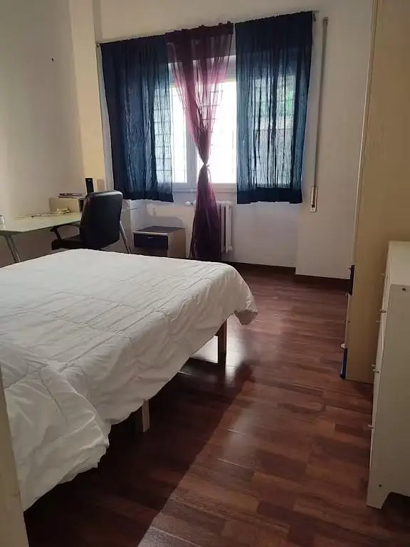 Chambre; parquet, lumière naturelle