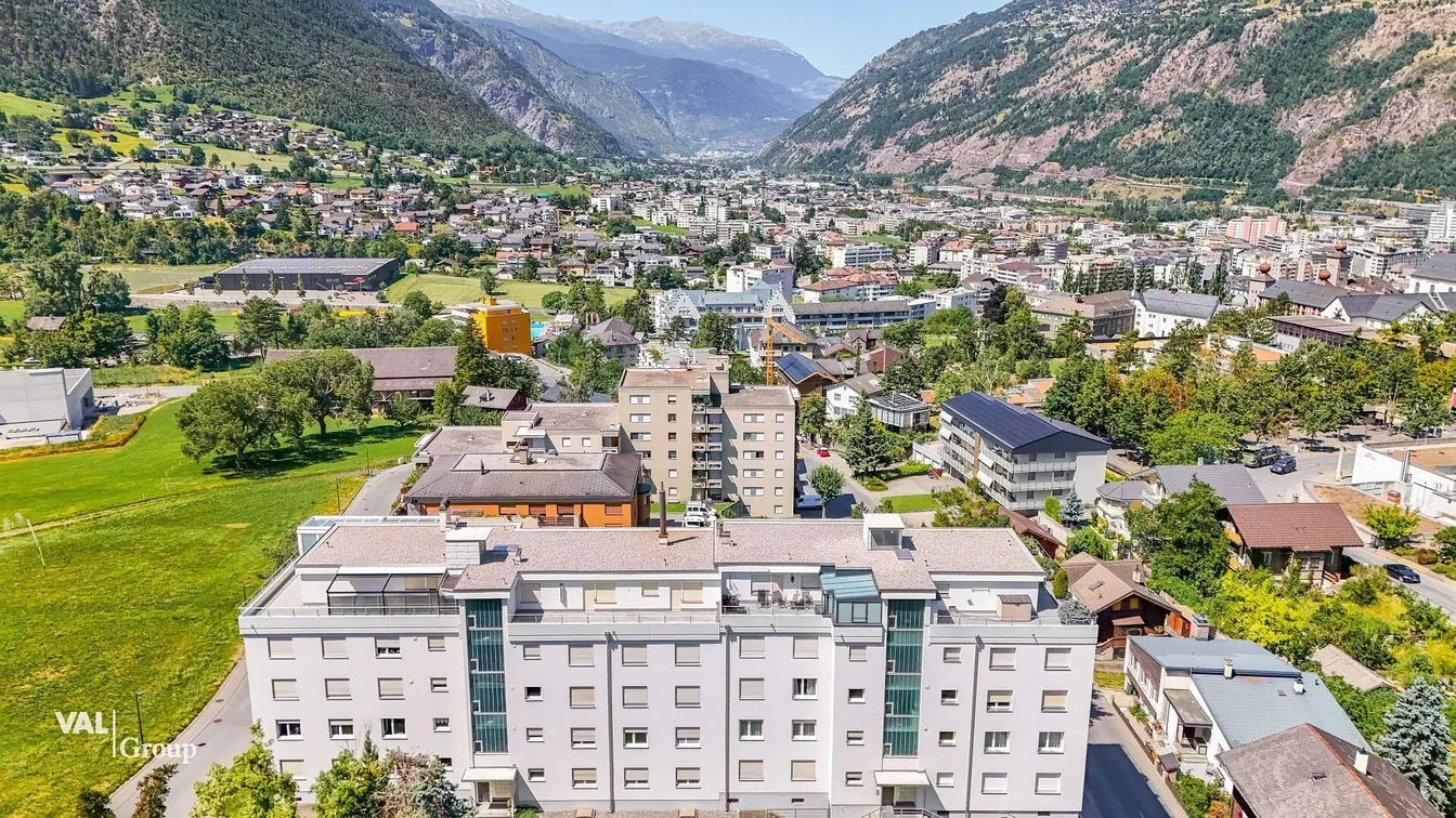 Kuća i okolina; pogled, prirodno svjetlo