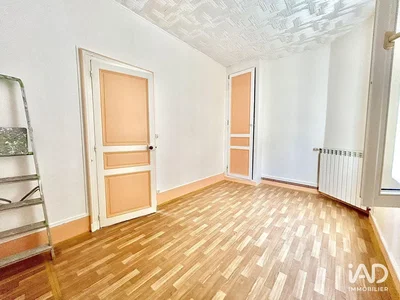 Ostatné; drevená podlaha, potrebná rekonštrukcia, prirodzené svetlo