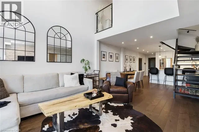 Living room; natural light, modern style, wood floor