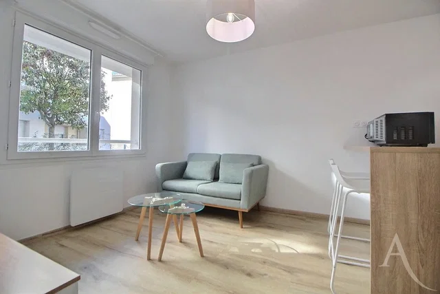 Wohnzimmer; holzboden, tageslicht, moderner stil
