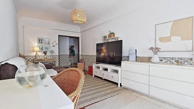 Living room; natural light, modern style, wood floor