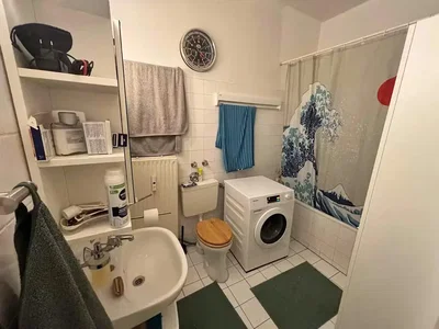 Toilette; fliesenboden