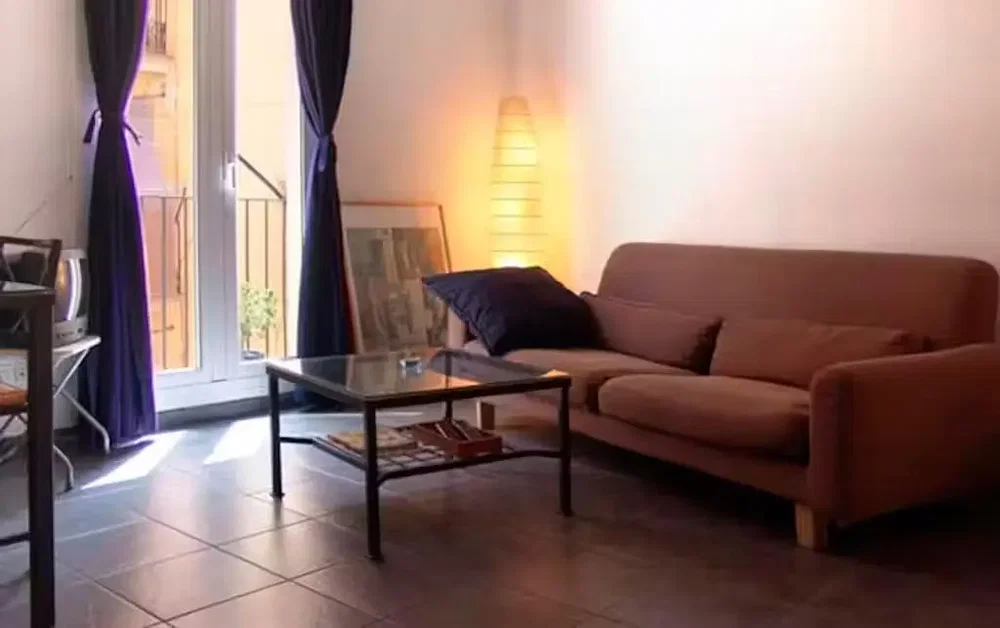 Wohnzimmer; fliesenboden, tageslicht