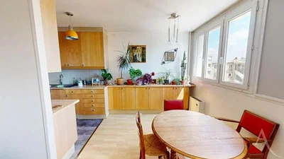 Кухиња; кухињски апарати, природно светло, поглед