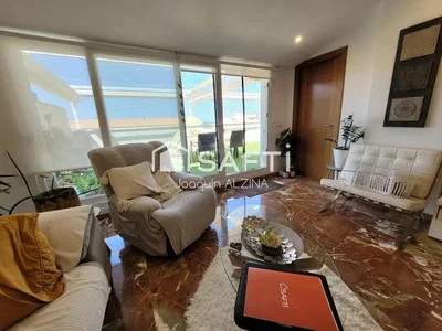 Living room; view, wood floor, tile floor, natural light, modern style