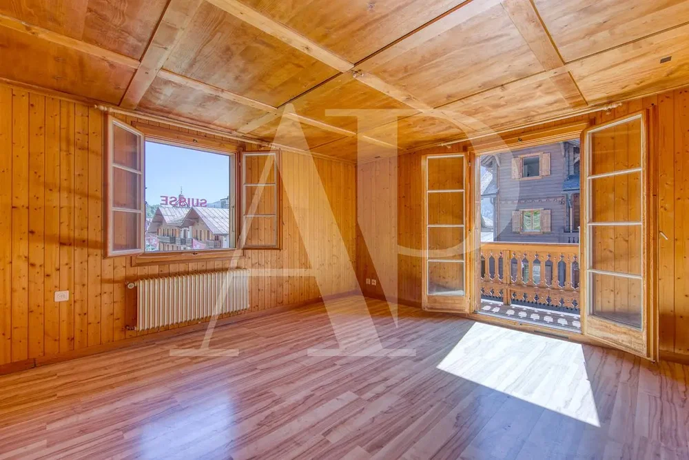 Sonstiges; holzboden, holzbalken, tageslicht